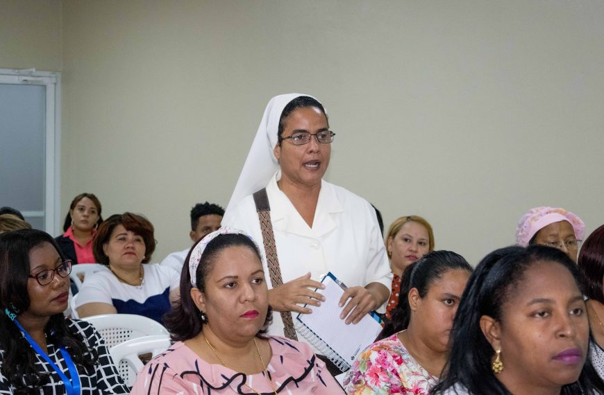 Imparten conferencia sobre empoderamiento de la mujer y violencia de g&eacute;nero