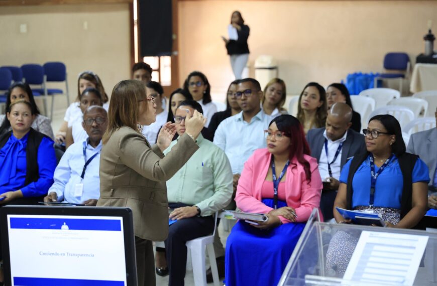 SNS capacita colaboradores en Transparencia y Atenci&oacute;n Ciudadana