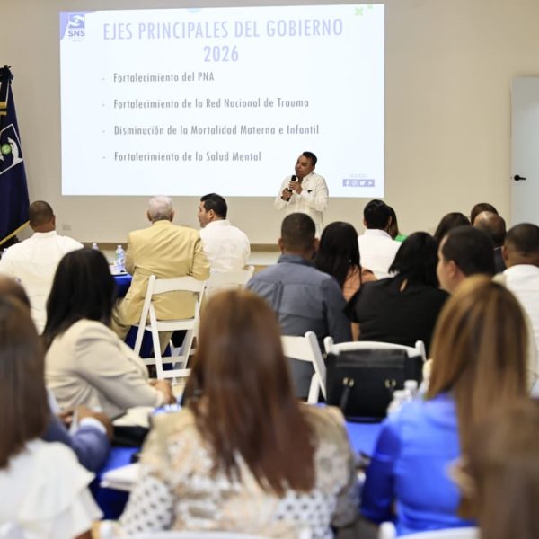 Director SNS lidera reuni&oacute;n estrat&eacute;gica para elevar la calidad y eficiencia hospitalaria